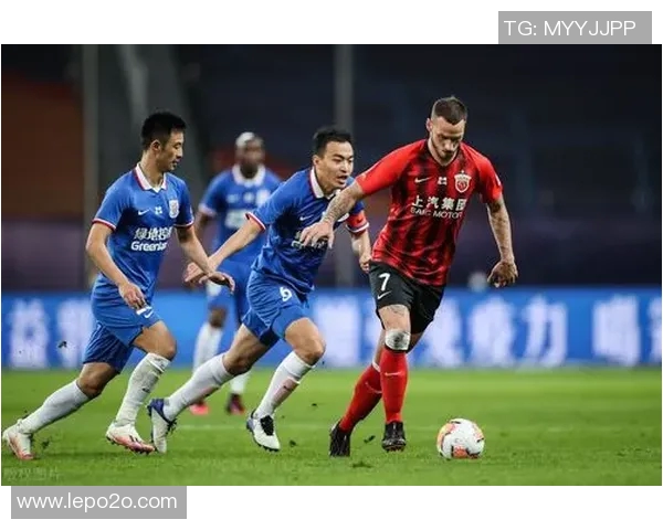 上海绿地申花与国安激战正酣谁将赢得这场足球巅峰对决